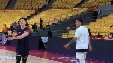 世界杯官方客户端下载中心-胡明轩顶伤赵睿！周琦10+5，徐杰崔永熙0分，广东落后北京首钢5分