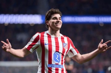 世界杯手机观看app下载-阿尔瓦雷斯未承诺留队，阿森纳巴萨今夏争夺|巴塞罗那|转会|拉波尔塔|曼城|马德里竞技_新浪体育_新浪新闻